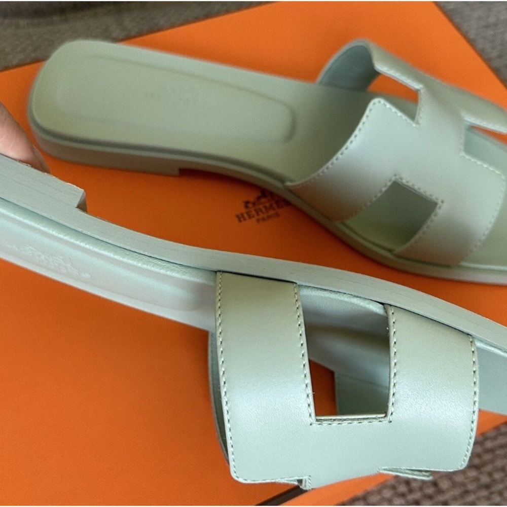 NEW HERMÈS Vert D'eau Calfskin Oran Sandals - Picture 8 of 14